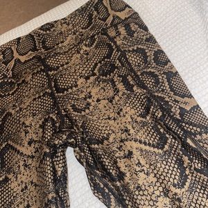 Snake skin looking leggings